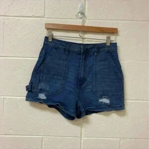 ⭐️ Forever 21 jean distressed shorts in size 31